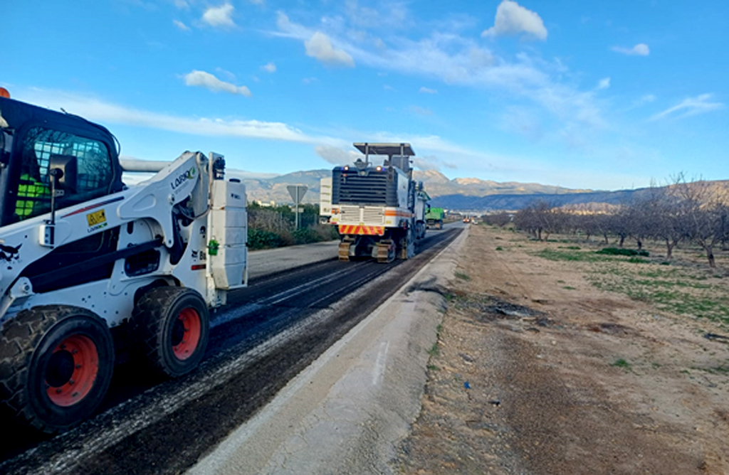 Fomento concluye la reparaci�n de la carretera de acceso al pol�gono industrial de Alhama de Murcia